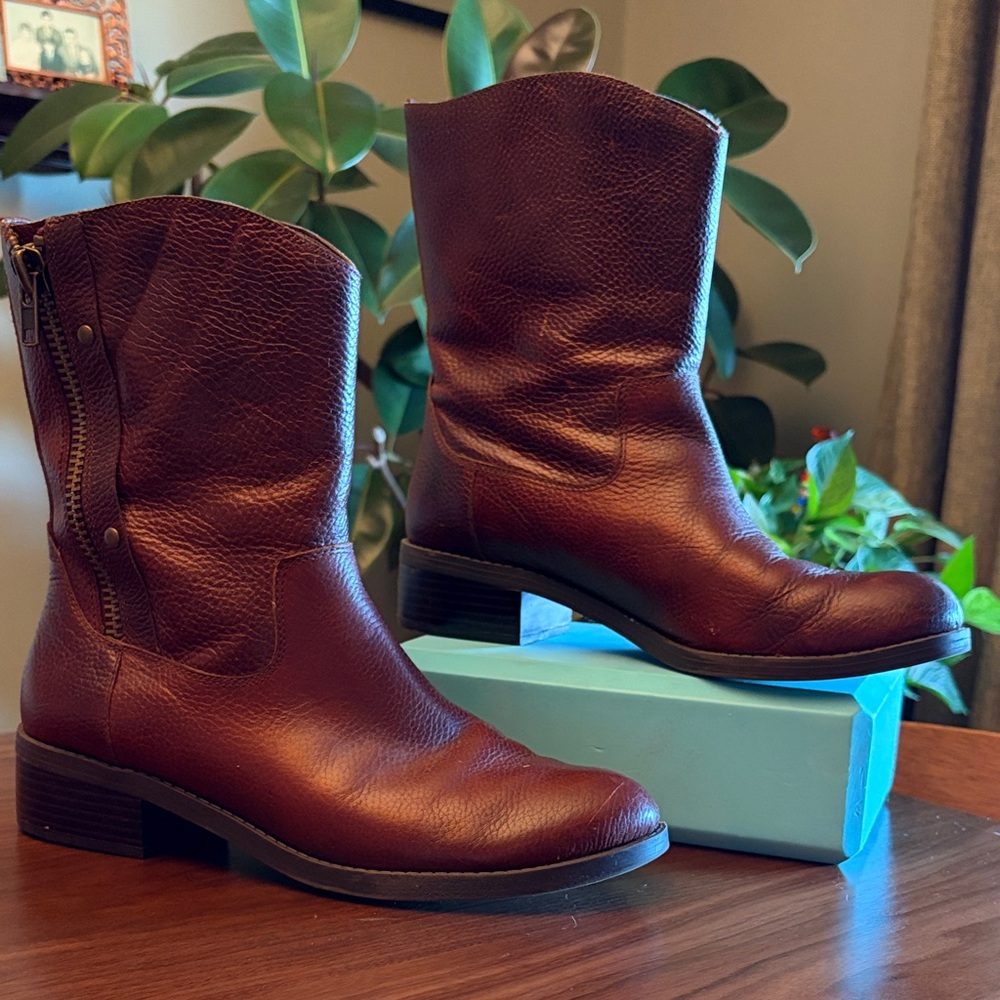 Jessica Simpson Burgundy Brown Leather Bootss